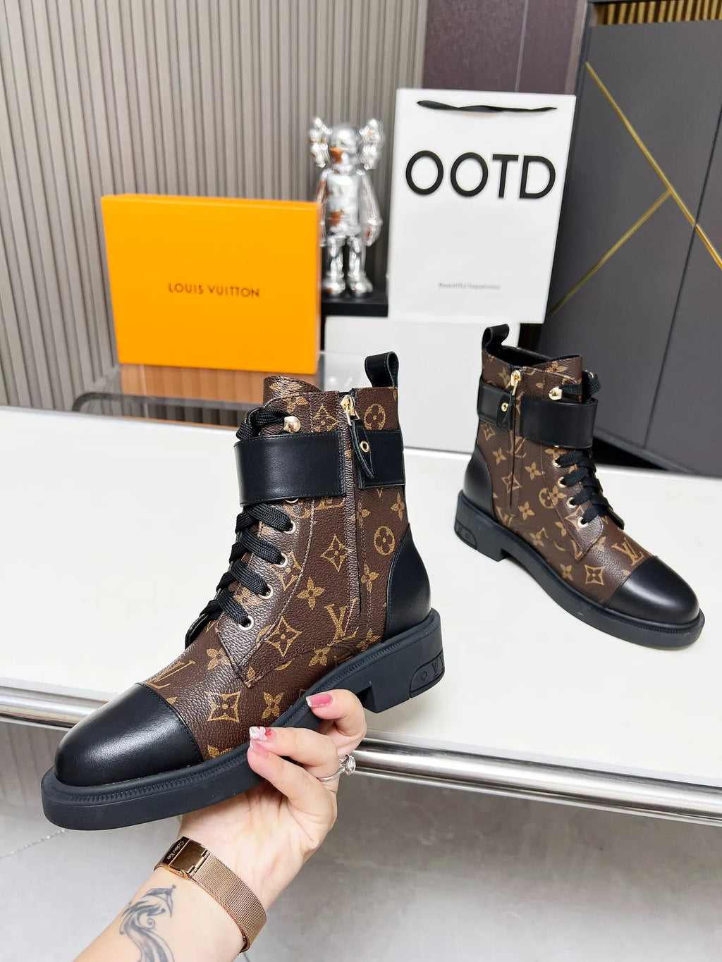 Women Boots I322