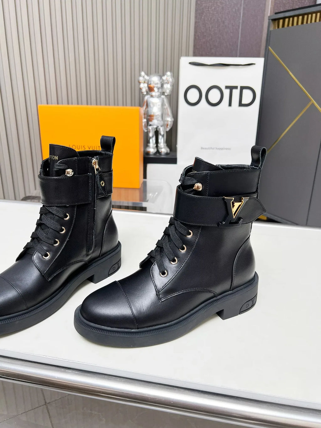 Women Boots I322
