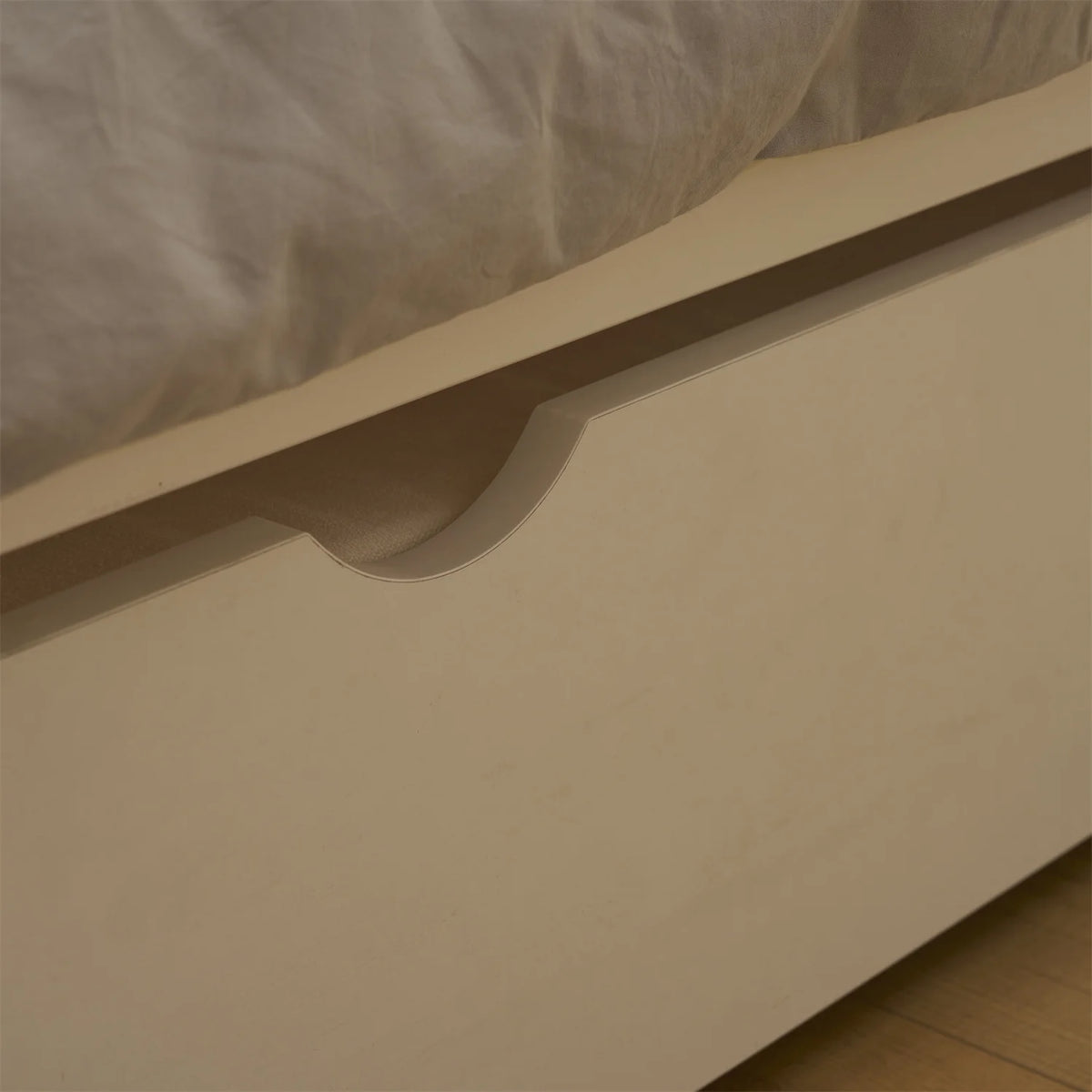 White Twin Bed with Trundle Y377