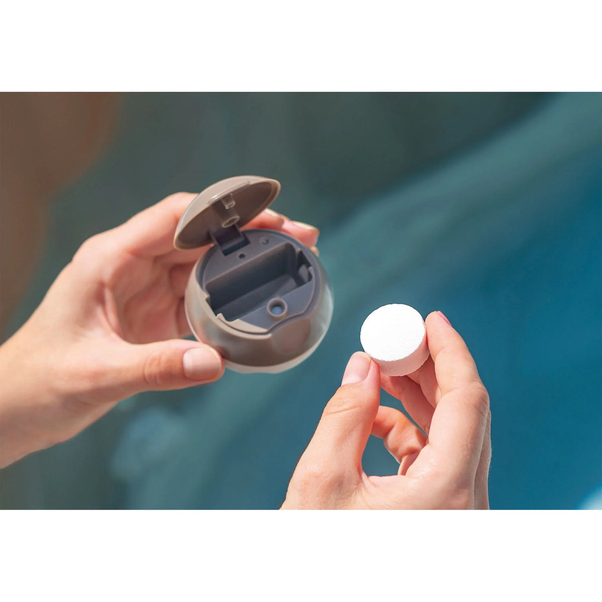 77in x 26in Inflatable Hot Tub with Filter Pump & Cover Z49274