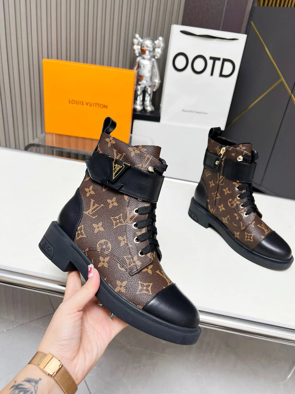 Women Boots I322