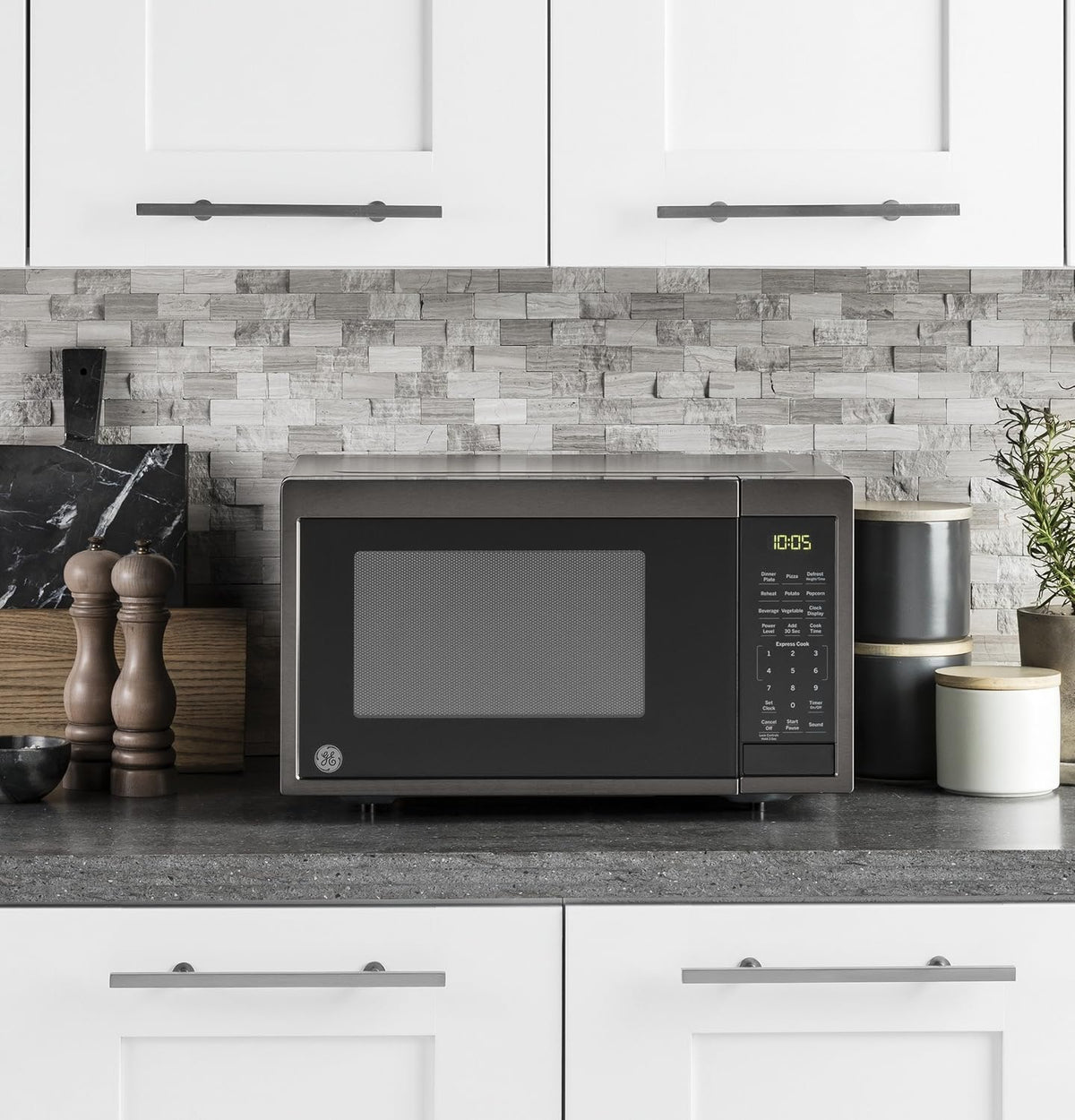 0.9 Cu Ft 900 Watts Black Stainless Steel Microwave Oven K1292