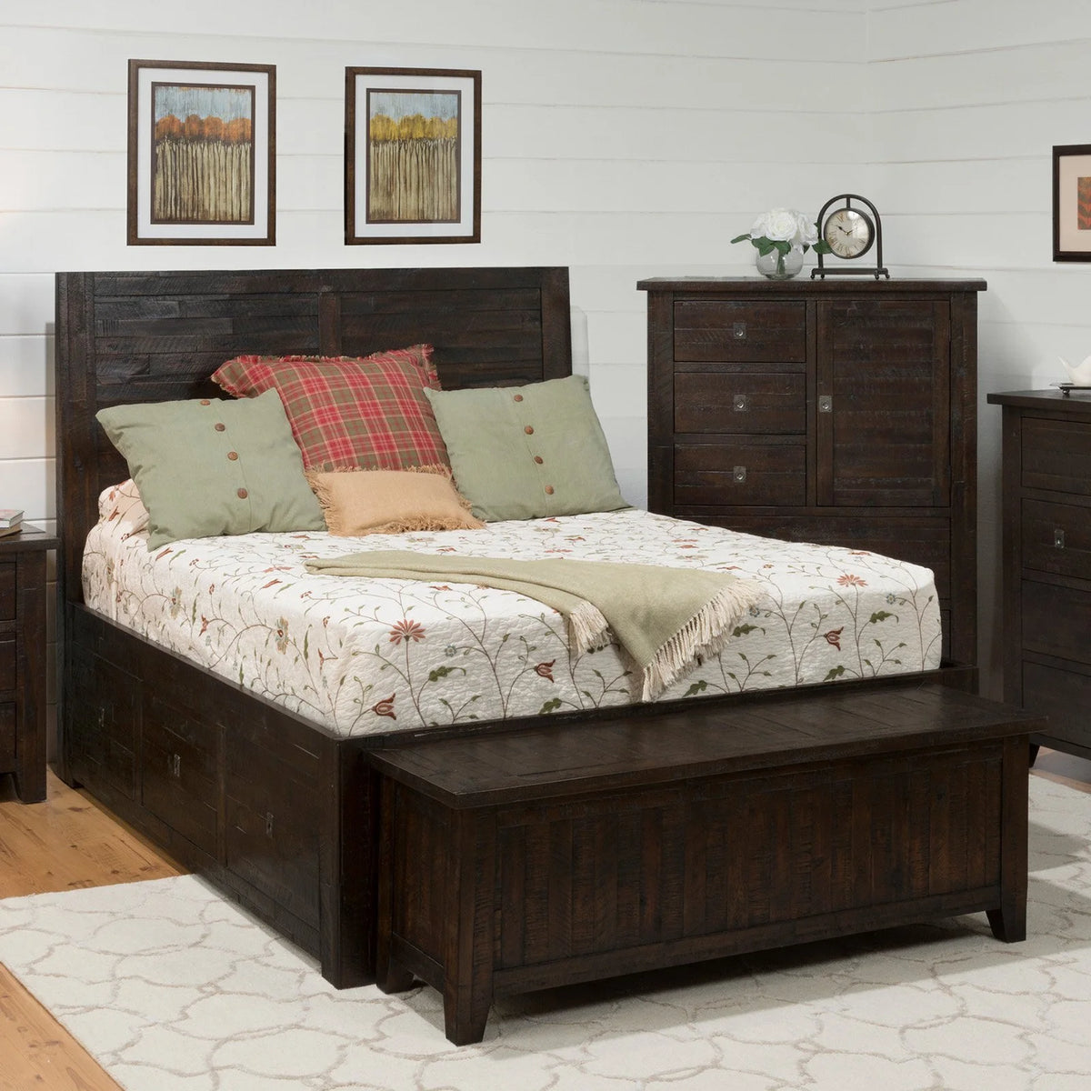 Queen Storage Bed B681180