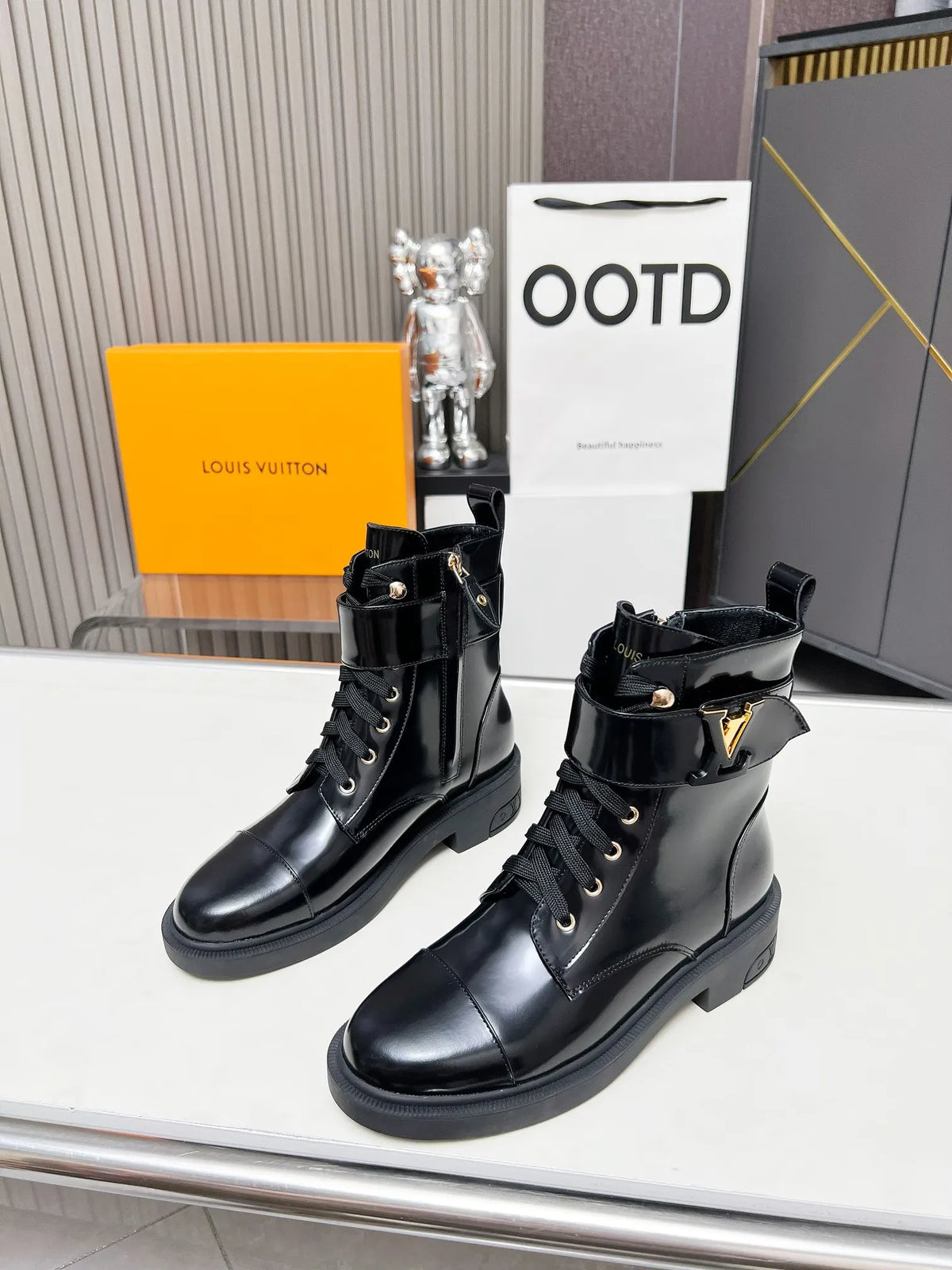 Women Boots I322